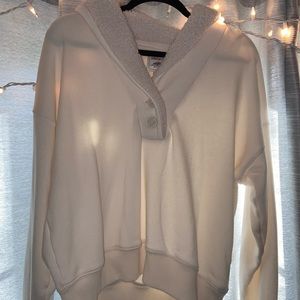 American Eagle cream pull over